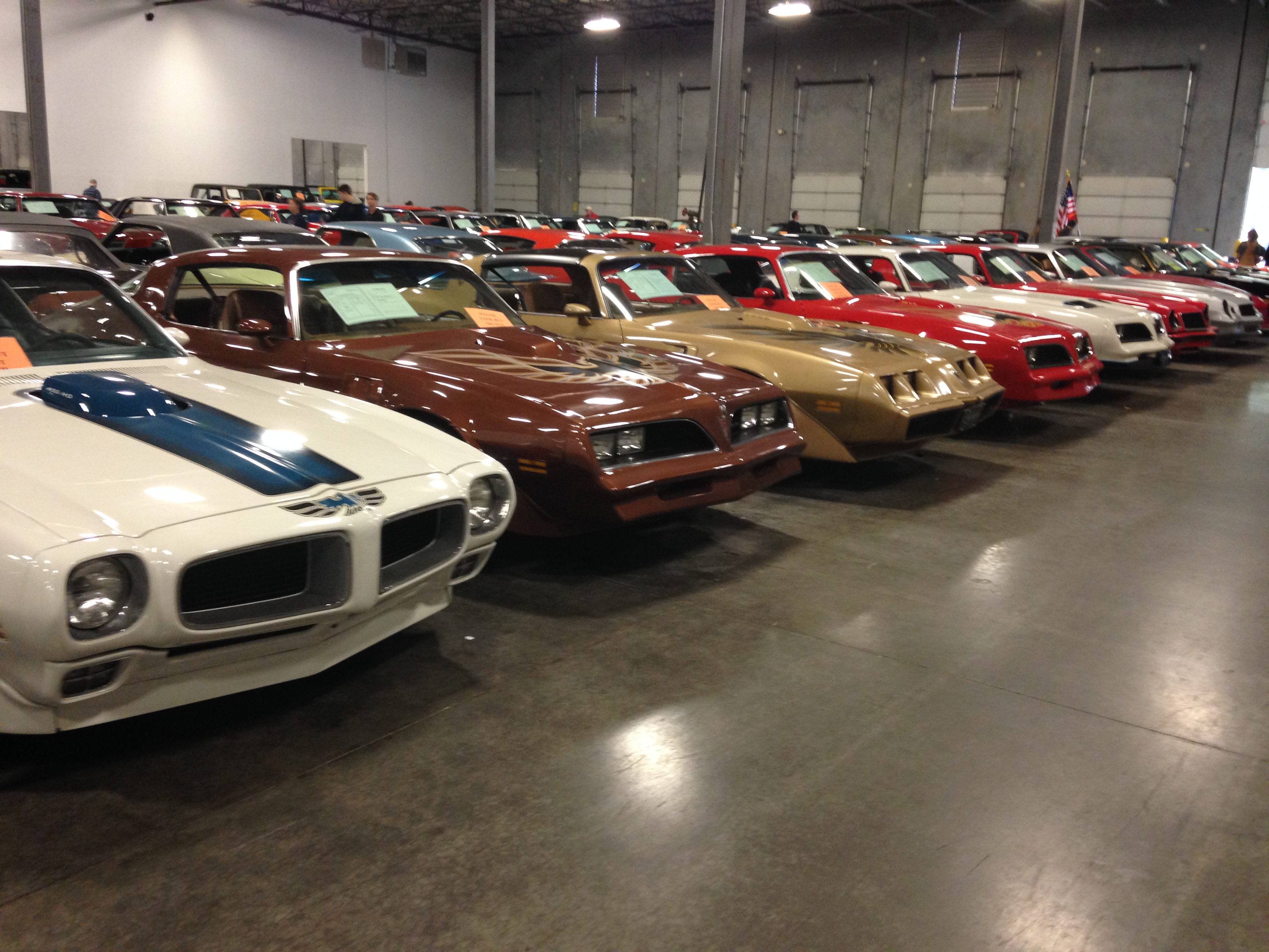 What kind of cars are offered by Streetside Classics?
